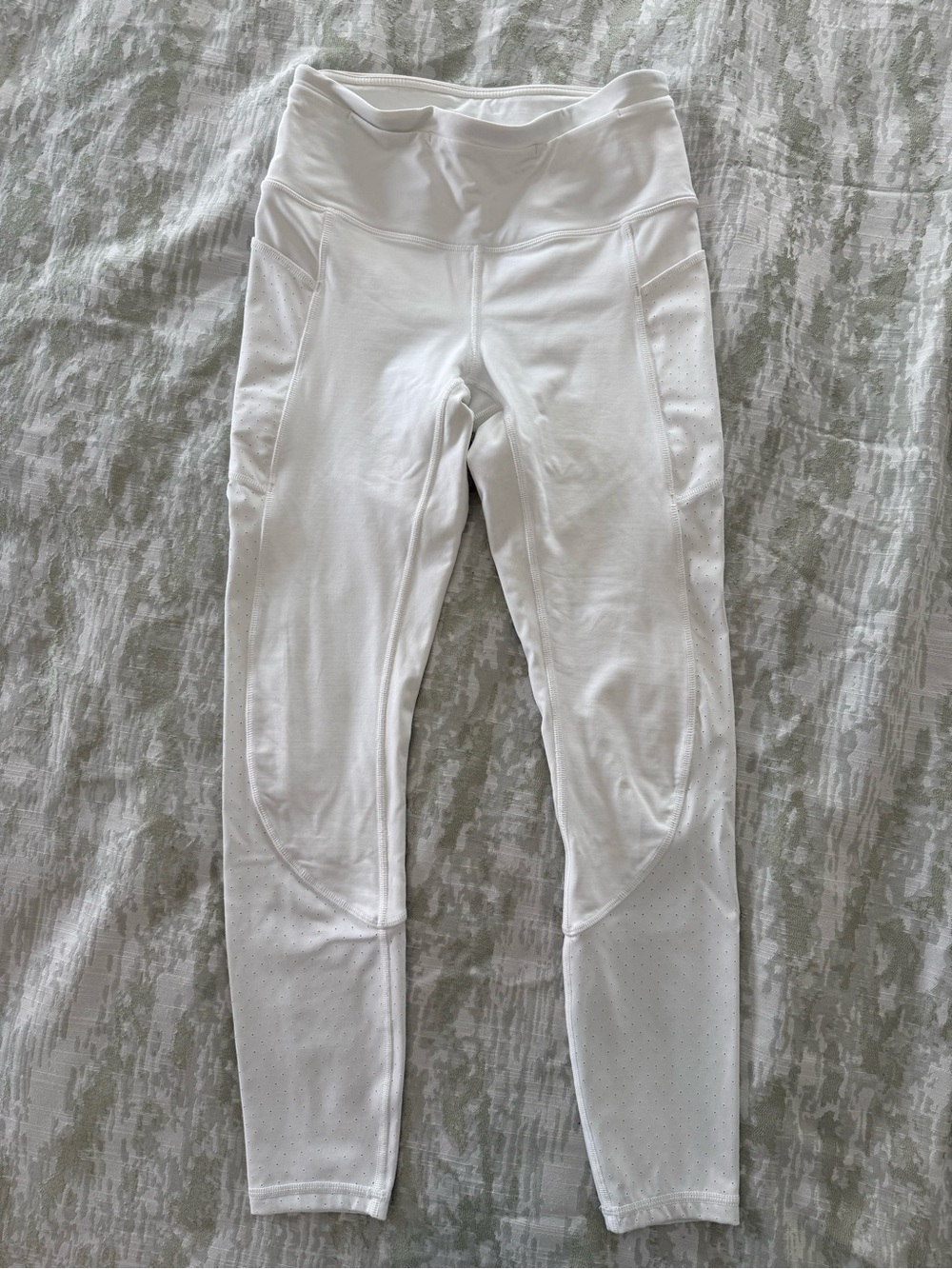 Lululemon High-Waist White Cropped Performance Leggings